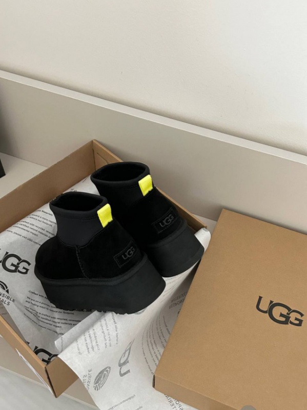UGG Classic Mini Dipper 'Black'