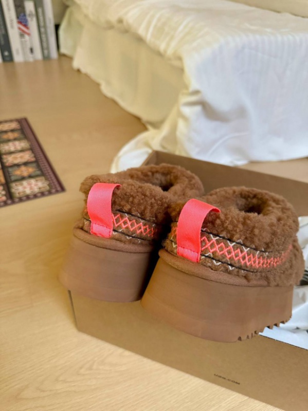 Хутряні сабо UGG