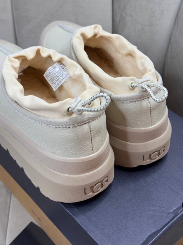 UGG Tasman Hybrid Beige