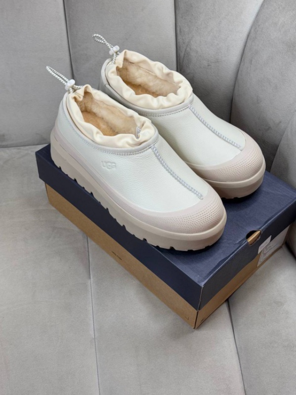 UGG Tasman Hybrid Beige