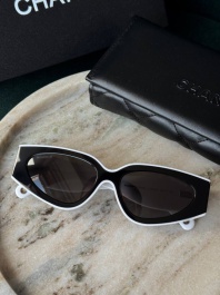 Сонцезахисні окуляри Chanel