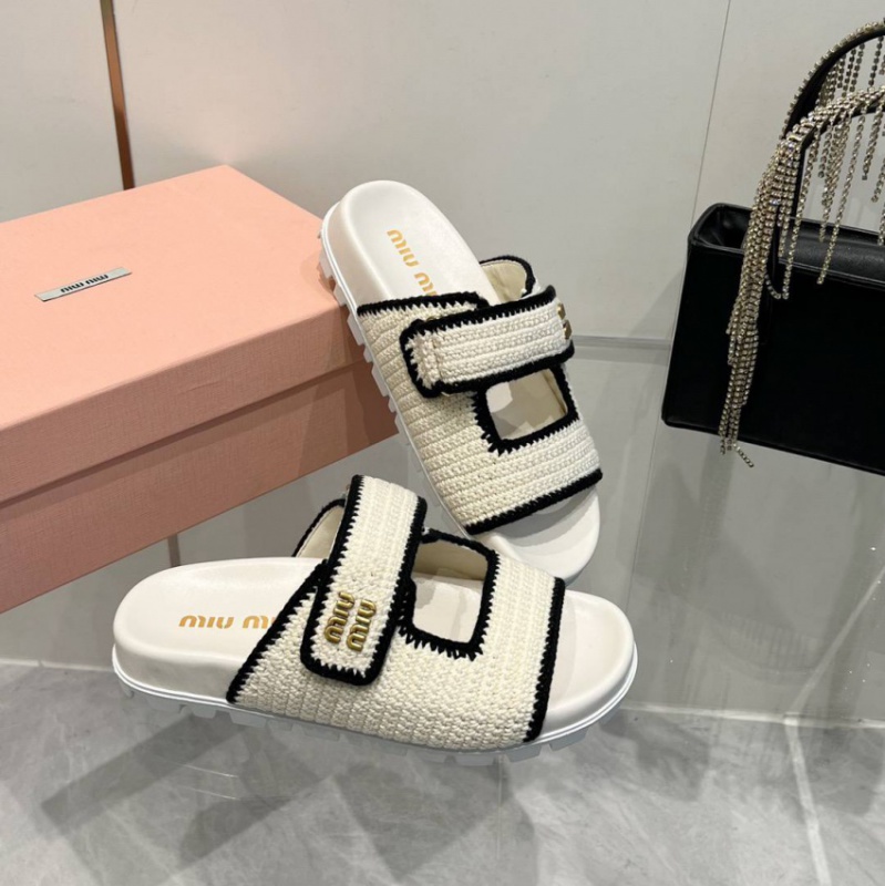 Шльопанці Miu Miu