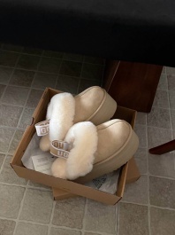 UGG Funkette Platform Sand
