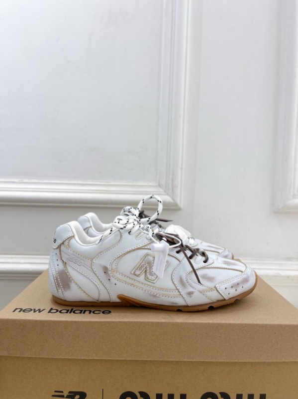 Шкіряні кросівки Miu Miu x NB