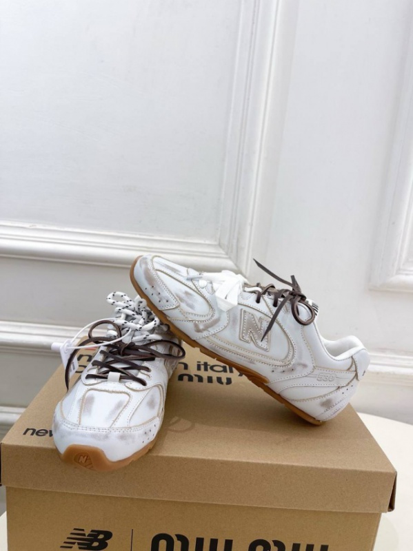 Шкіряні кросівки Miu Miu x NB