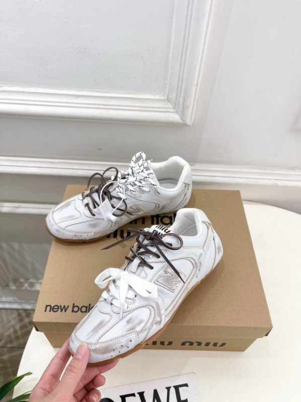 Шкіряні кросівки Miu Miu x NB
